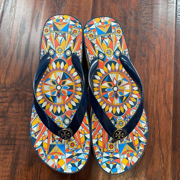 NEW Tory Burch cut out wedge flip flop - Picture 4 of 7